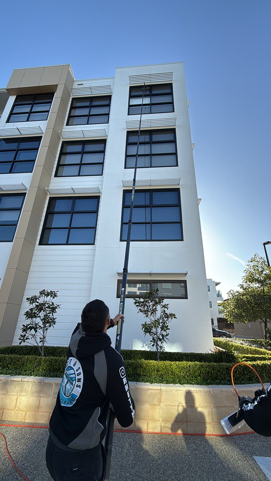 Commercial glass, water-fed pole
