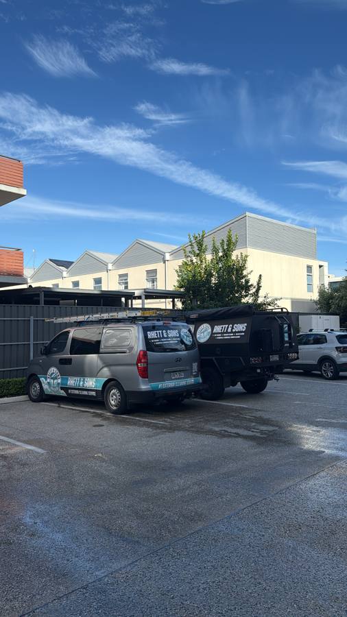 High-access window cleaning